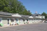 Exterior Haileybury Beach Motel