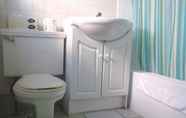 Toilet Kamar 3 Haileybury Beach Motel