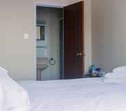 Bedroom 4 Wellesley Park Hotel