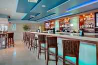 Bar, Kafe, dan Lounge Private Ocean Condos at Marenas Beach