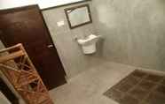 Toilet Kamar 3 Ahangama Eco Villa