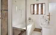 Toilet Kamar 3 Garvies Surf House