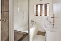 In-room Bathroom Garvies Surf House