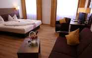 Kamar Tidur 6 Romantica Hotel Blauer Hecht