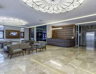 Lobby 2 Nearport Hotel