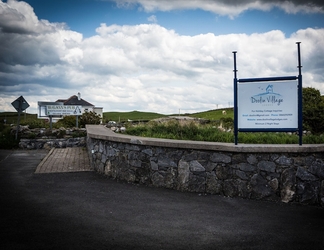 Bên ngoài 2 Doolin Village Lodges