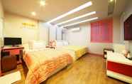 Kamar Tidur 5 Sense Motel