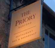Exterior 4 Priory Tearooms Burford With Rooms