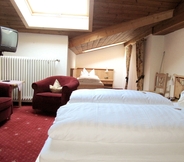 Bedroom 4 Gästehaus Menkenbauer