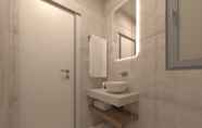 In-room Bathroom 7 Hotel Milos Sea Resort