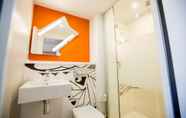 In-room Bathroom 5 ibis budget Cherbourg La Glacerie