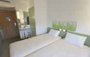 Bedroom 2 ibis budget Cherbourg La Glacerie