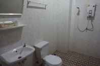 Toilet Kamar Phetphaylin Hotel