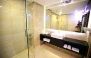 Toilet Kamar 4 Blossom Hotel Dhaka