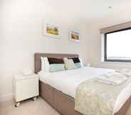 Kamar Tidur 4 Week2Week Modern 3rd Floor Gosforth Apartment with balcony