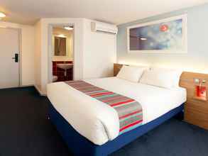 Bedroom 4 Travelodge Cardiff Atlantic Wharf Hotel