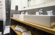 In-room Bathroom 6 KYRIAD BORDEAUX SUD - Villenave d'Ornon