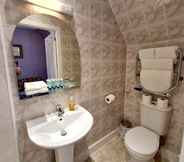 In-room Bathroom 3 Corriemar Guest House