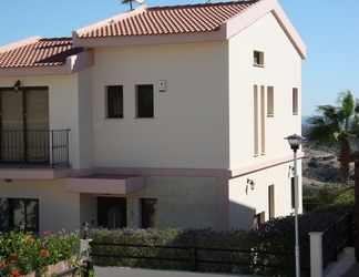 Exterior 2 Vineland Sheromyli Villas