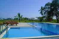 Swimming Pool Thompukandam Village Resort