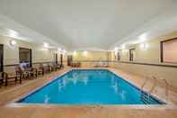 Swimming Pool La Quinta Inn & Suites by Wyndham Gillette