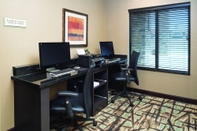 Functional Hall La Quinta Inn & Suites by Wyndham Gillette