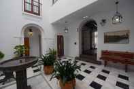 Lobby Apartasuites Alberca