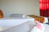 Kamar Tidur Two Moons Hotel