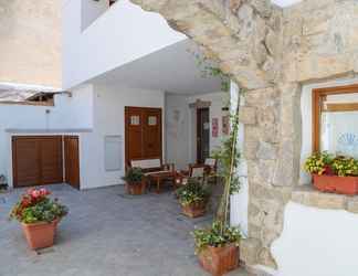 Lobby 2 Domus Olbia Inn