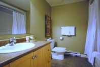 Toilet Kamar Premiere Suites Moncton