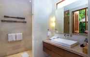 In-room Bathroom 5 Villa Suar Drupadi