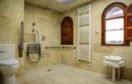 Phòng tắm bên trong 6 Hotel Cardenal Ram