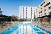 Swimming Pool ibis Budget La Rochelle