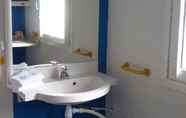 In-room Bathroom 7 hotelF1 Salon de Provence