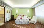 Bedroom 3 La Vignola Country Hotel