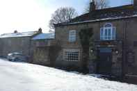 Exterior Old Coach House At The Golden Lion