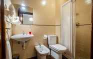 In-room Bathroom 2 Noches en Triana