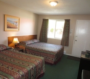 Bedroom 6 Overlander Motel
