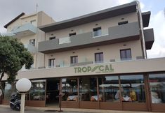 Exterior 2 Tropical Hotel