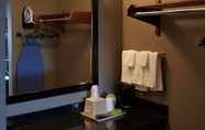 In-room Bathroom 3 Econo Lodge Forrest City I-40