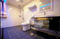 In-room Bathroom Galaxia Business Hotel