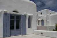 Exterior White Dunes Luxury Suites