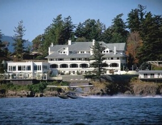 Exterior 2 Outlook Inn on Orcas Island