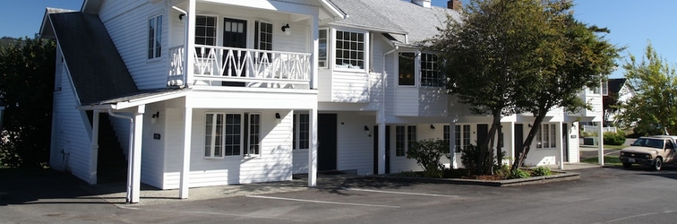 Exterior Outlook Inn on Orcas Island