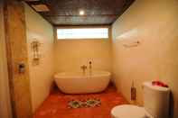 In-room Bathroom Villa Lihat Sawah