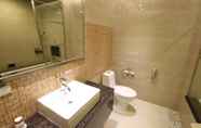 In-room Bathroom 6 R7 Eco Hotel