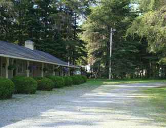 Exterior 2 Pine cone Motel