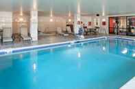 Swimming Pool TownePlace Suites by Marriott Detroit Troy