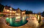 Hồ bơi 4 Halcyon Hot Springs Resort