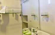 Toilet Kamar 6 Anahaw Apartments Whitebeach